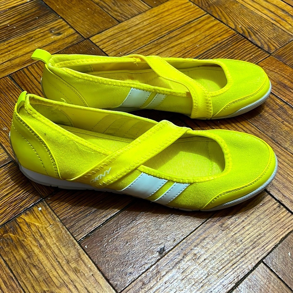 NWOB DKNY yellow shoes size: 8